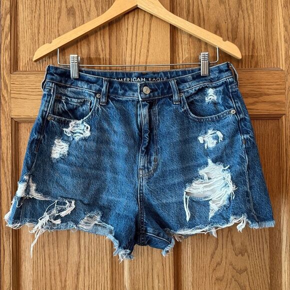 AMERICAN EAGLE High Rise Distressed Mom Shorts - Picture 6 of 7